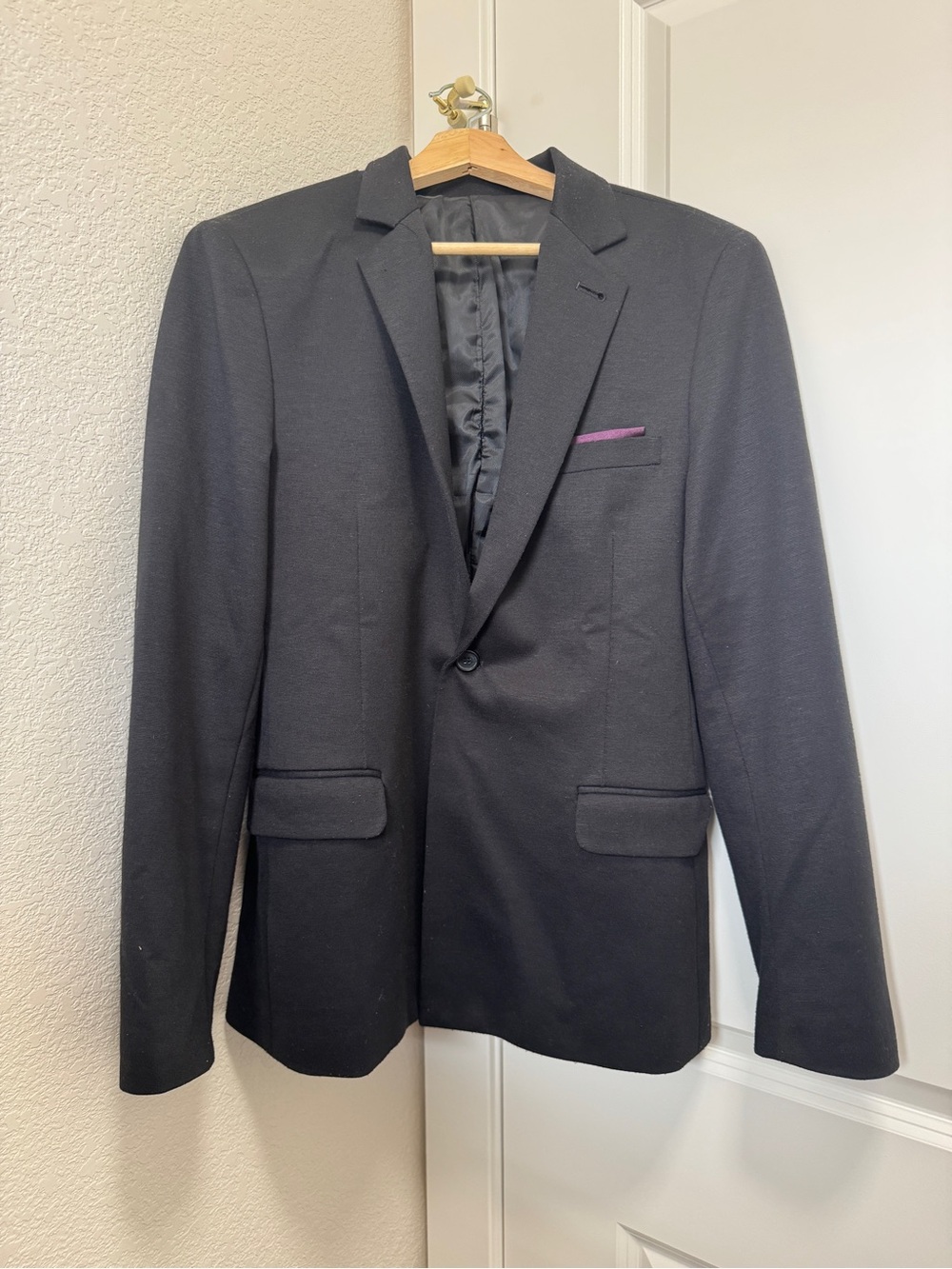 Black Men's Single-Breasted Blazer with Purple Pocket Accent